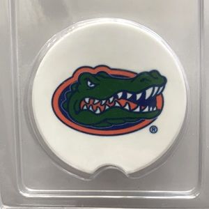 FLORIDA GATORS,2 pack Car holder in car easy to put in and remove. No damage.